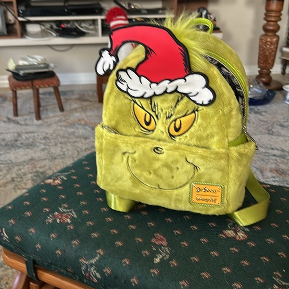 Dr. Seuss lounge fly push grinch Santa backpack 11 x 10 in great condition - Picture 11 of 11